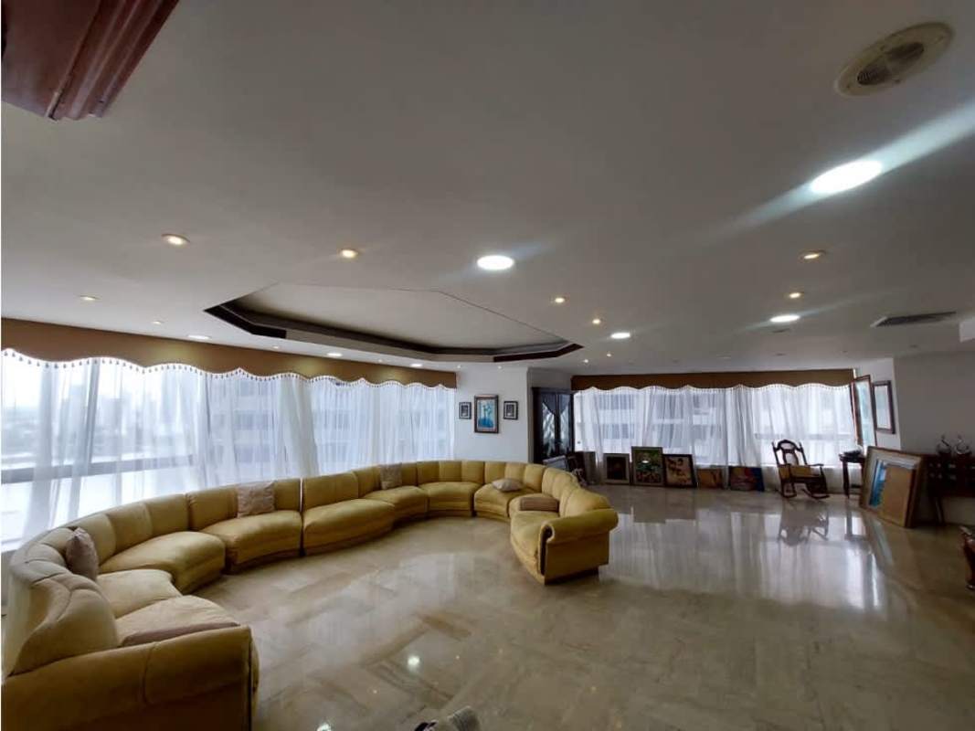 Living lounge area with bay views and marble flooring in Bayside Tower Panama City