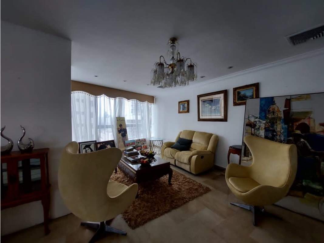 Interior office space with marble flooring and mirrored walls in Bayside Tower Punta Paitilla