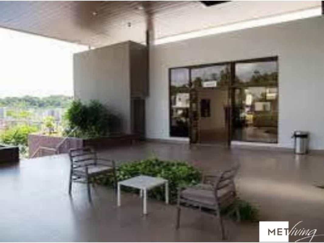 Covered outdoor seating patio PH Victoria Paseo del Norte Panama