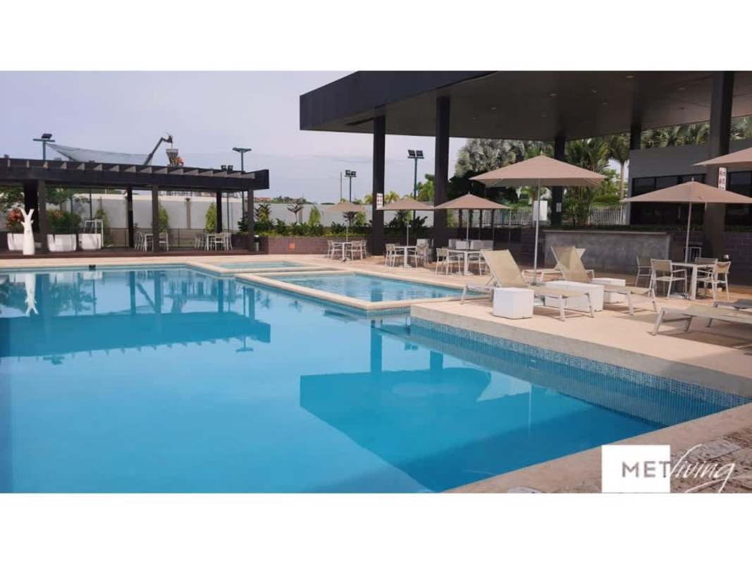 Swimming pool with loungers umbrellas and garden PH Victoria Panama