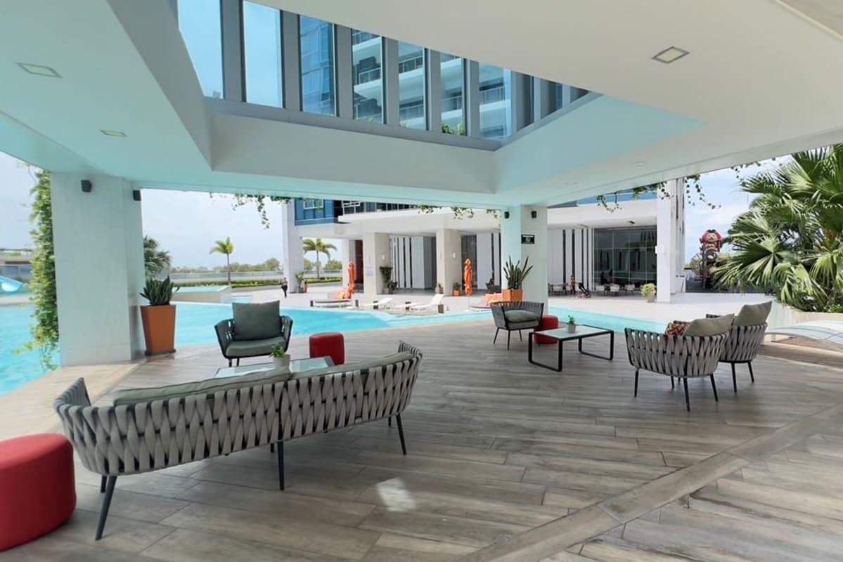 Rooftop infinity pool with panoramic ocean outlook in PH Regalia luxury condo Panama