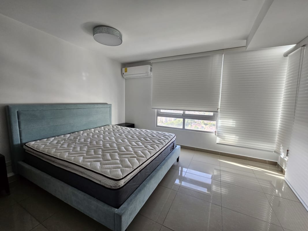 Second bedroom twin beds large window PH Top Tower Costa del Este Panama