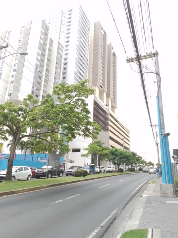 Second bedroom with closet in CenterPoint Tower Panama City apartment