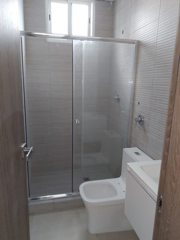 Master bedroom with city view and built-in closet CenterPoint Tower 12 de Octubre Panama