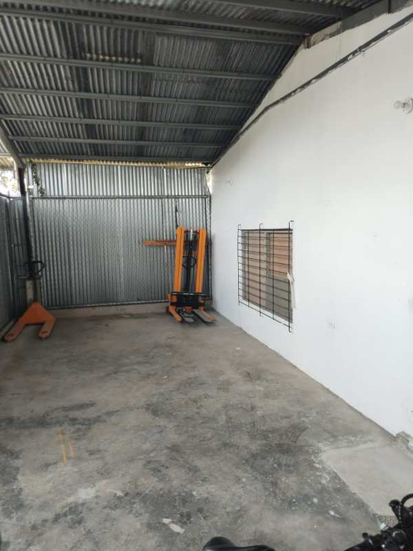 Concrete floor warehouse with corrugated walls Ciudad Radial