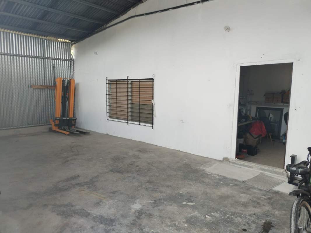 Warehouse interior open storage with concrete floors, corrugated metal walls Ciudad Radial