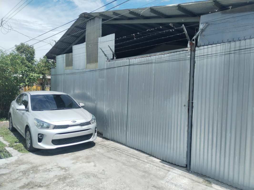 Parking and security gate warehouse Ciudad Radial Panama