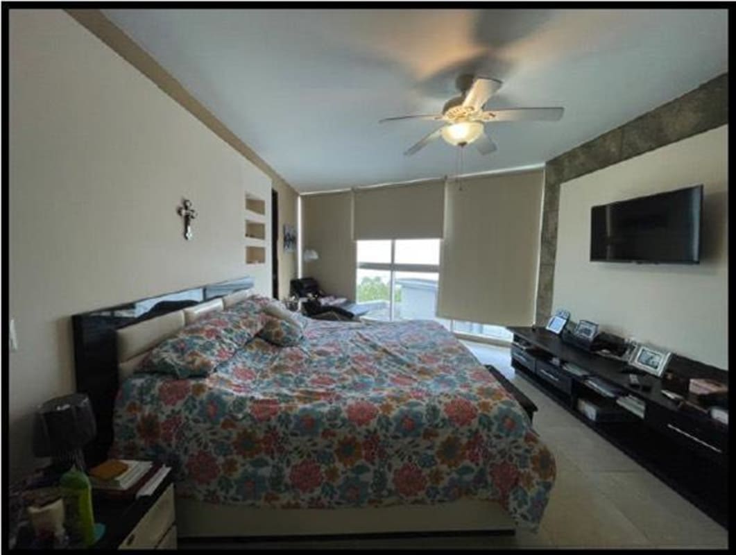 Bedroom with en-suite bath and city views at PH The Pearl Panama City