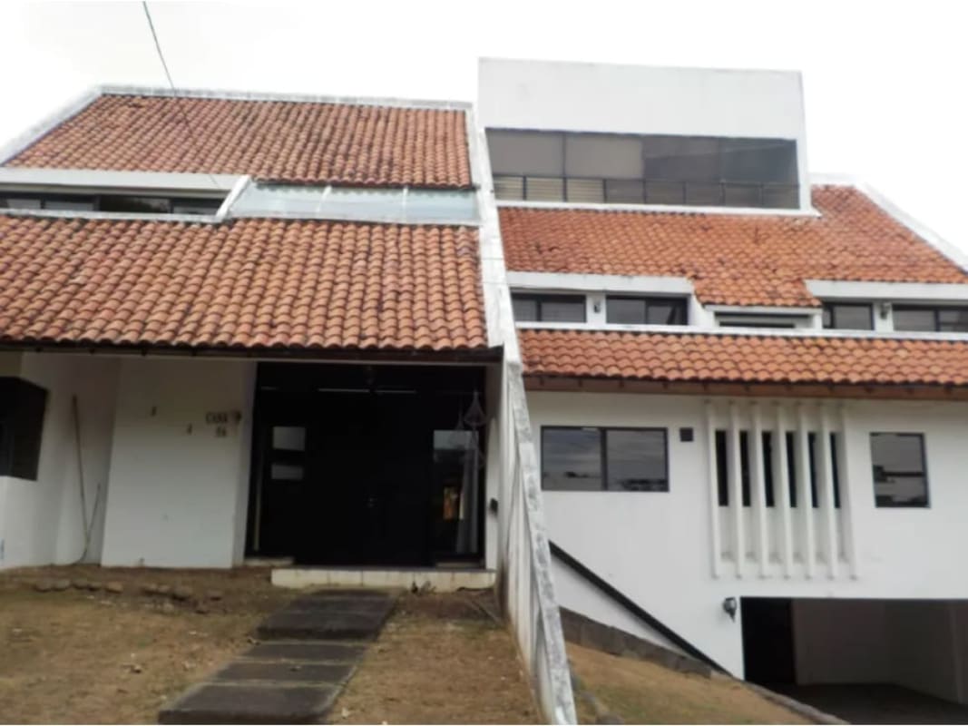 Spacious living area with multiple windows, porcelain floors and high ceilings luxury home Coco del Mar Panama