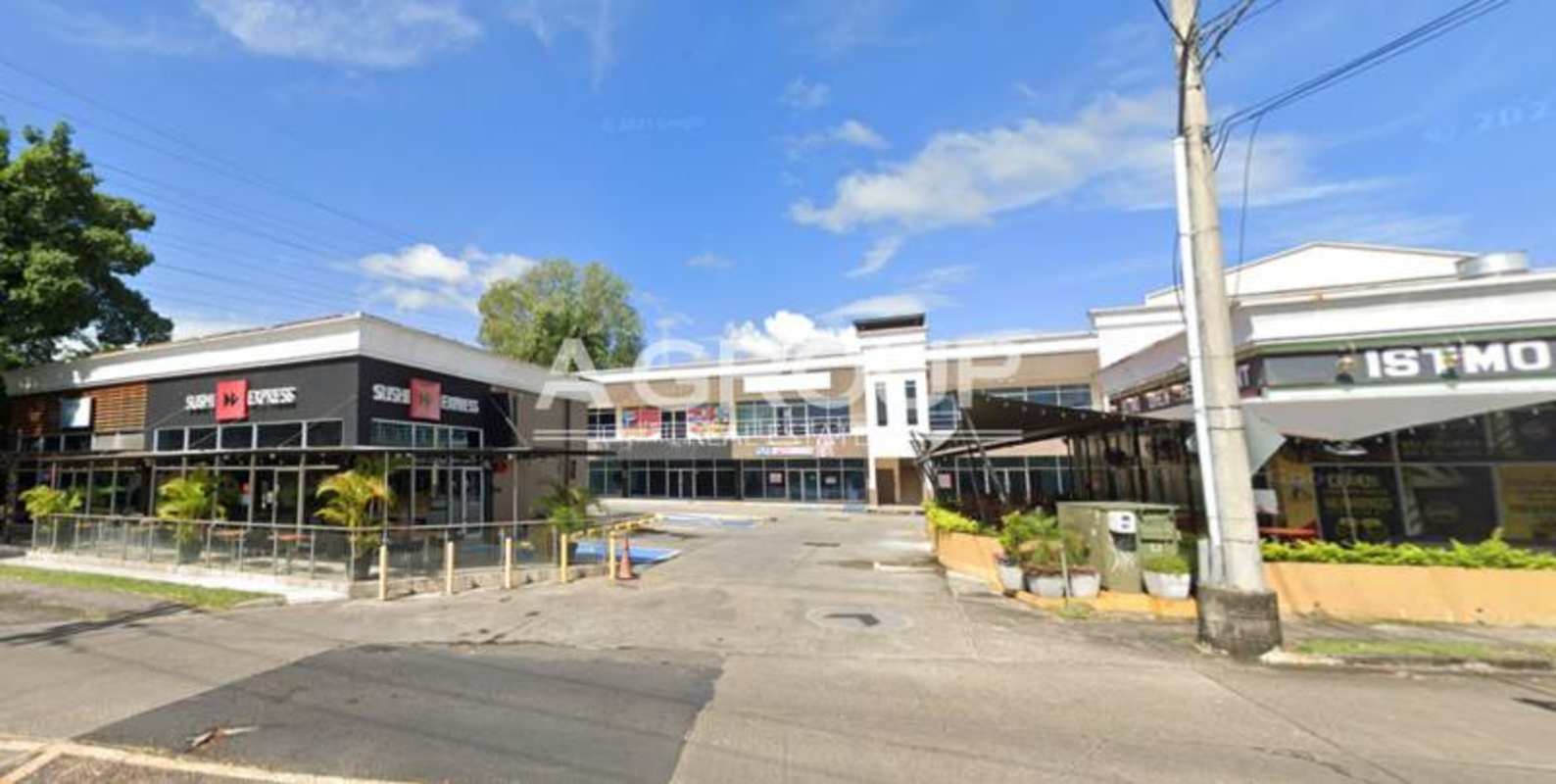 Multiple retail stores with parking area in Altos Plaza Condado del Rey commercial center Panama City