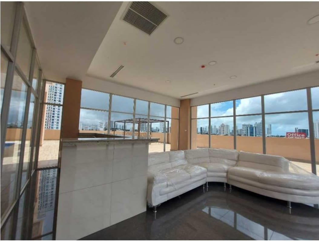 Rooftop terrace with pool and panoramic city views at PH Vicky Village Panama