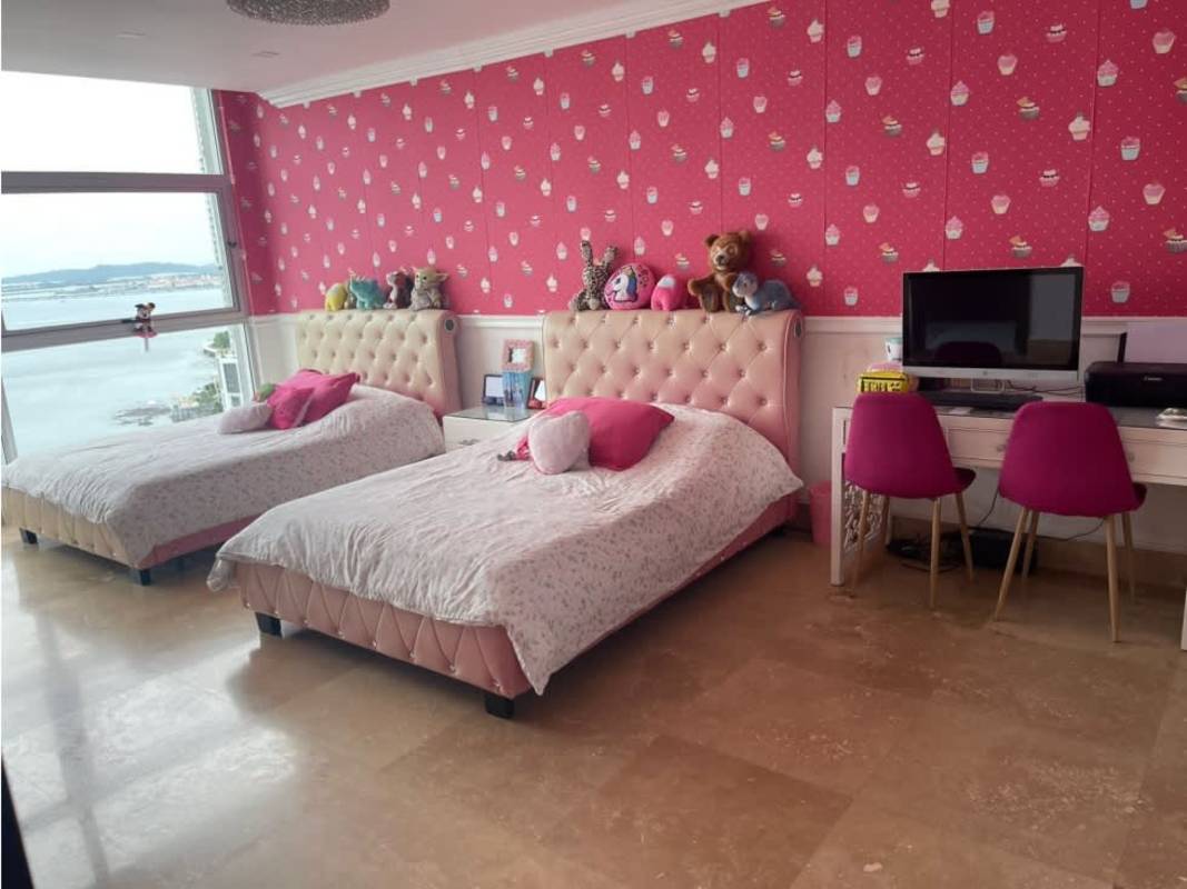 Charming children's ocean view bedroom with pink decor in Q Tower Punta Pacifica Panama