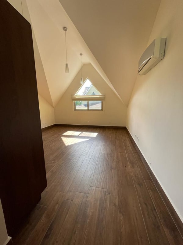 Luxury master bedroom with walk-in closet and ensuite bathroom PH Embassy Gardens Clayton Panama City