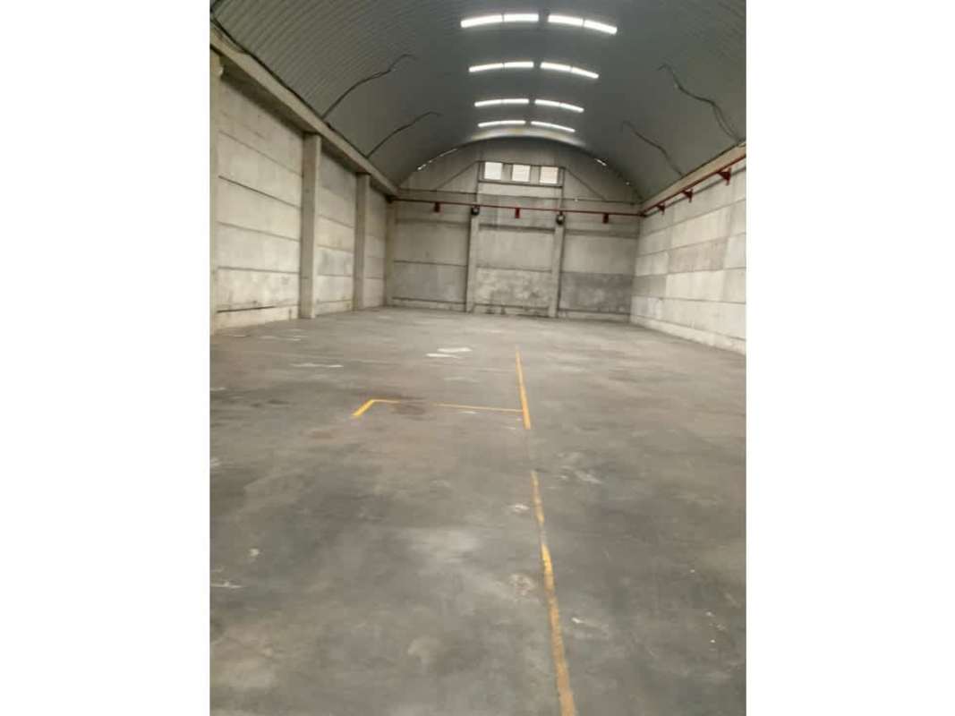 Empty open plan warehouse with arched ceiling Villa Zaita Panama City for rent