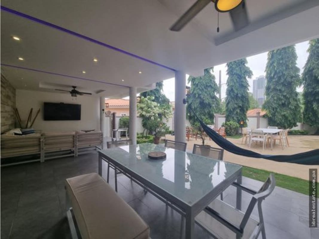 Master suite with walk-in closet, garden view terrace PH Fuentes del Fresno Altos de Panama