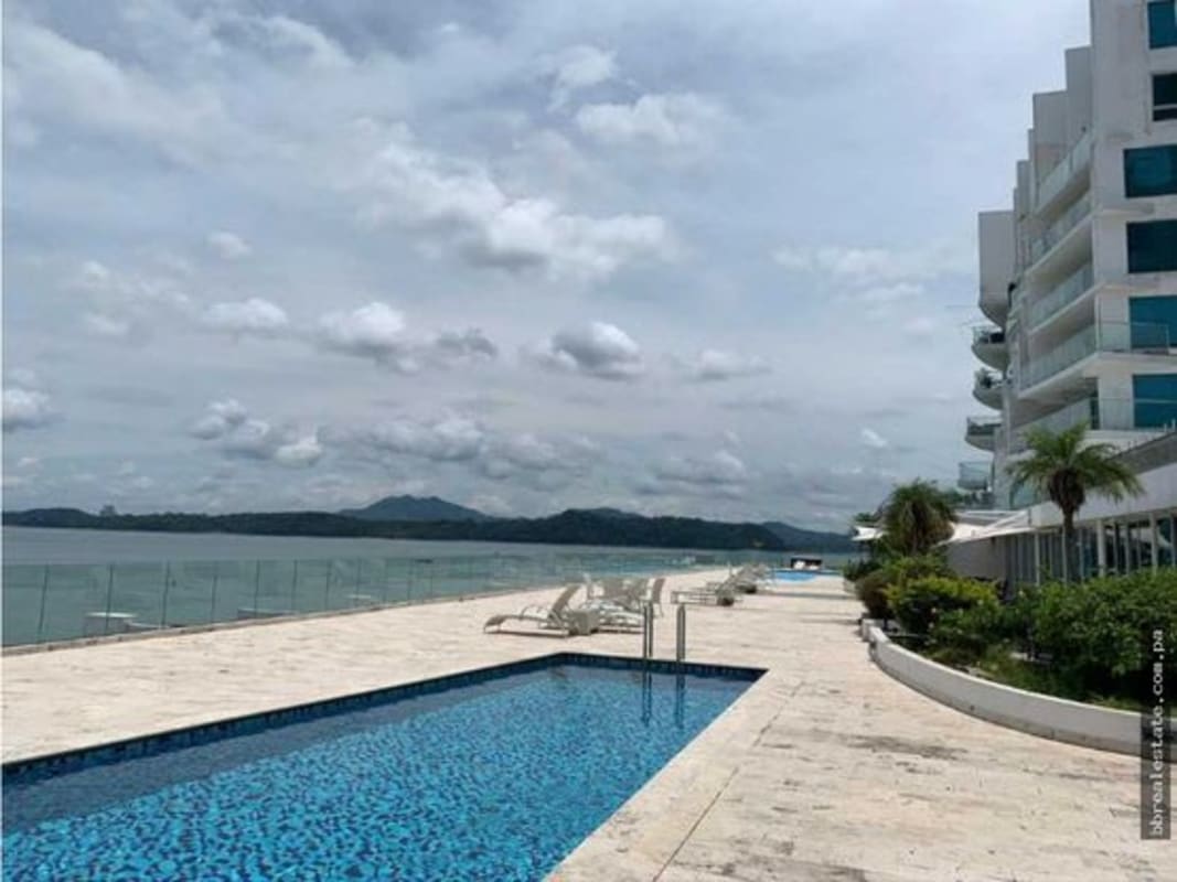 Oceanfront 2BR Condo PH Isla Naos Causeway Amador