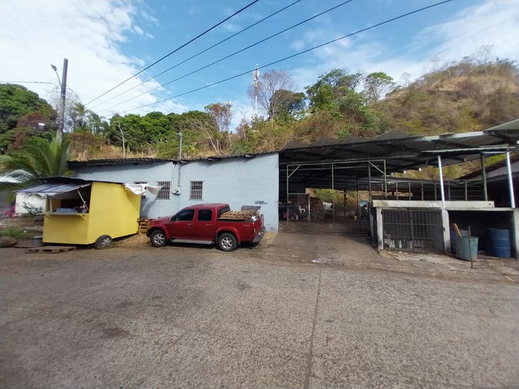 Covered metal roofing shelters for garages or storage in commercial lot for sale Pueblo Nuevo Panama