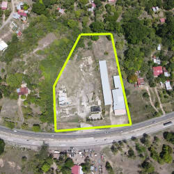 Aerial of large outlined land parcel with existing warehouse in Penonomé Coclé