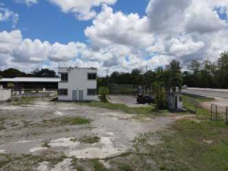 Commercial two-story structure with fenced parking area Penonomé Coclé