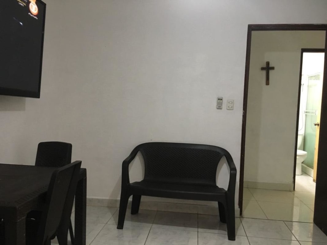 Compact kitchenette with stainless sink, granite top PH 12 de Octubre Panama