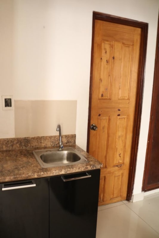 Modern bathroom with ceramic sink, mirror, and mosaic tile border in PH 12 de Octubre Panama