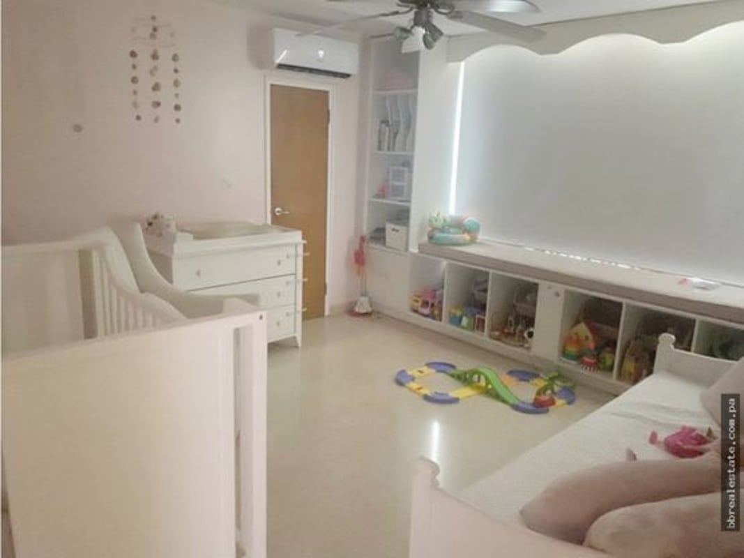 Built-in contemporary bar with wooden cabinetry in PH Las Llamas apartment Coco del Mar Panama