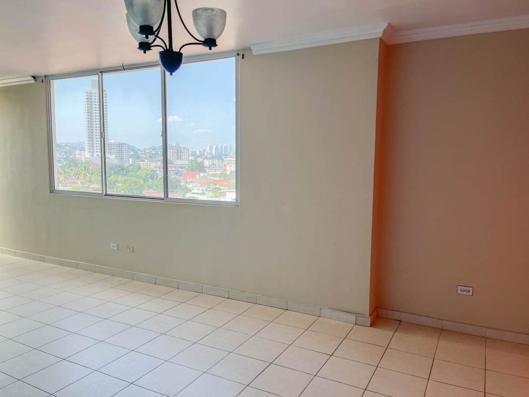 Unfurnished living space with large windows, tiled floor in PH Brisas del Carmen Panama City