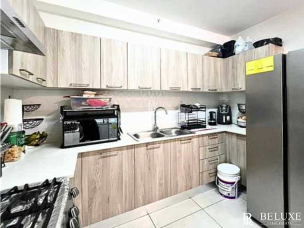 Balcony city skyline view PH Vivendi Green Panama Edison Park