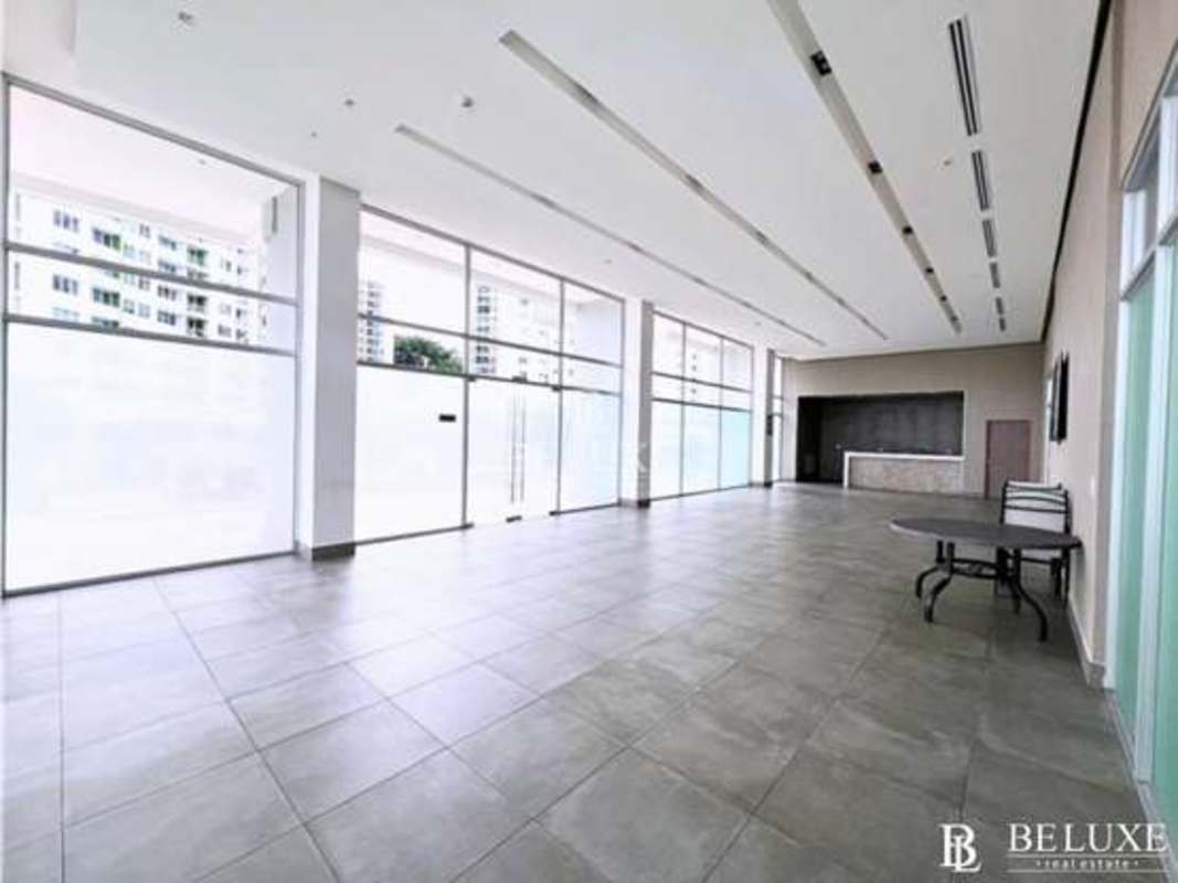 Modern gym with cardio and weights PH Vivendi Green Edison Park Panama