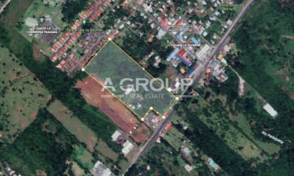 Aerial photograph with outlined large plot surrounded by residential and green landscapes, main road visible in El Espino La Chorrera Panama