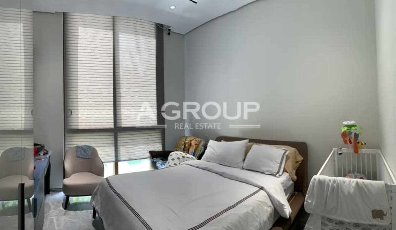 Luxury 4BR Garden Apartment with Terrace & Marina