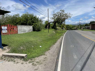 Road access along fence to vacant lot El Espino near El Valle Panama for sale