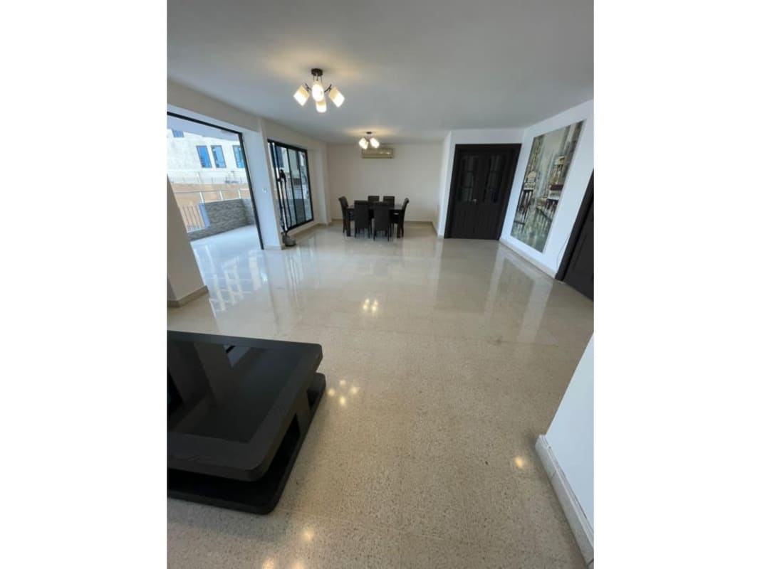 Dining area with large sliding doors to balcony PH Macondo Obarrio Panama apartment for sale