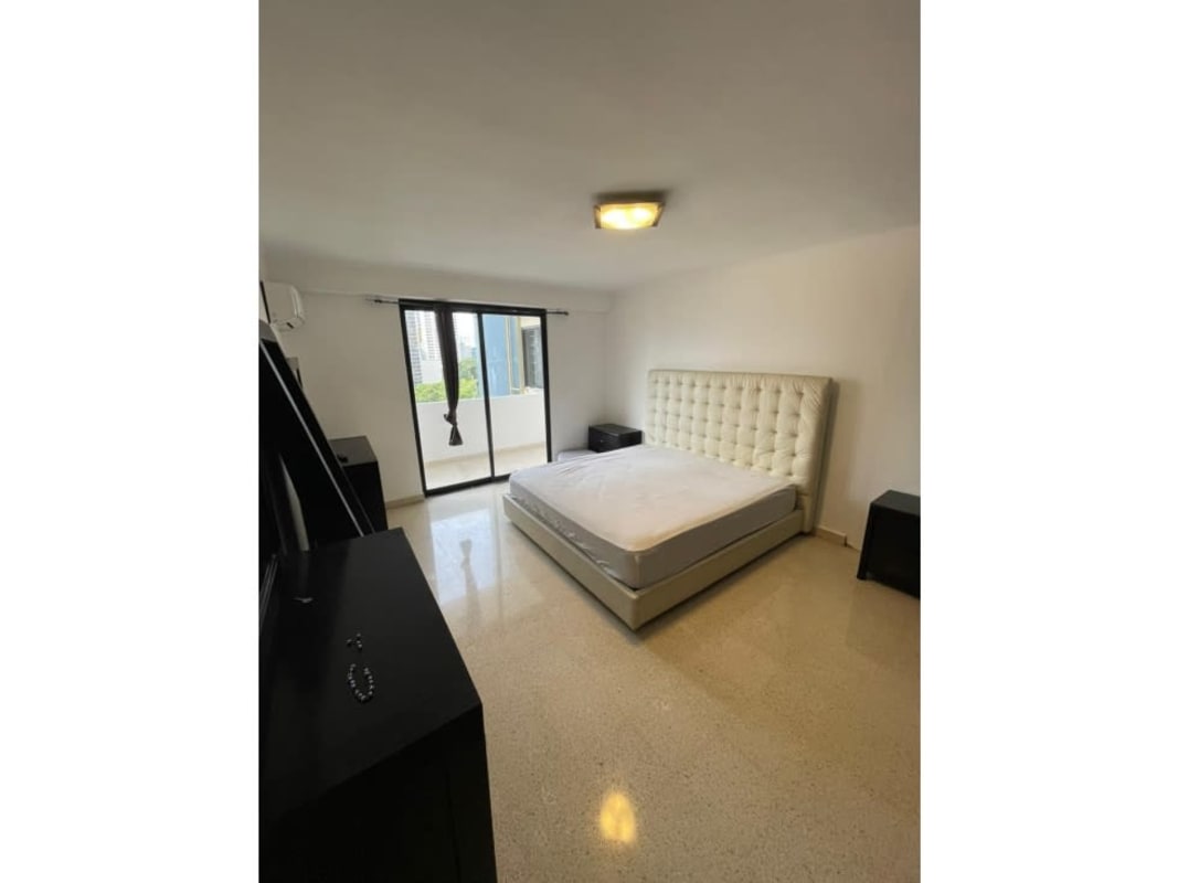 Bright bedroom with window light and closet PH Macondo Panama