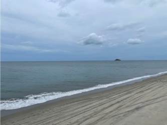 Luxury beachfront villa with swimming pool and bohio overlooking Pacific Ocean in Coclé Panama