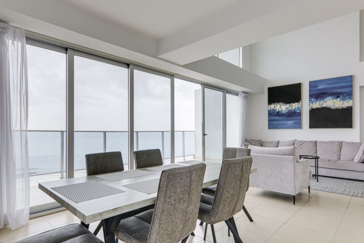 Luxury 2-Story Penthouse with 250m2 Terrace Avenida Balboa