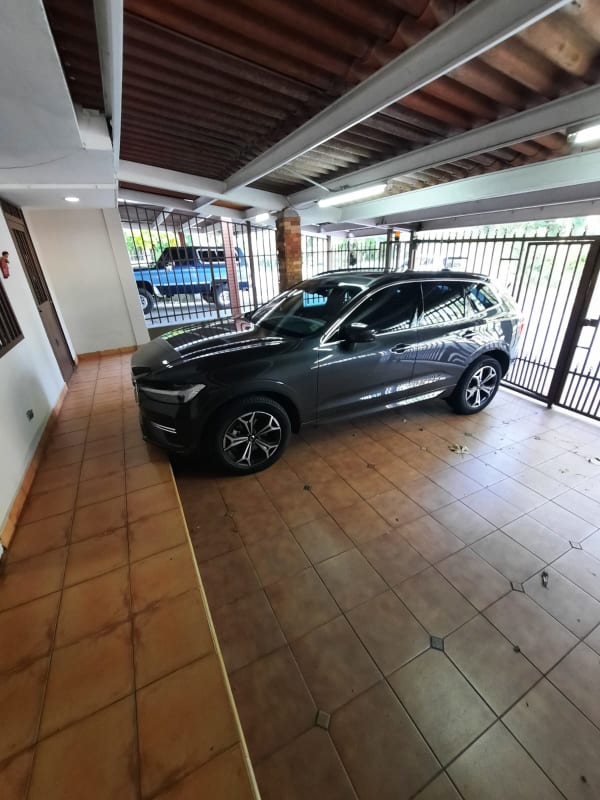 Bathroom with modern sinks and walk-in shower in Condado del Rey Panama house