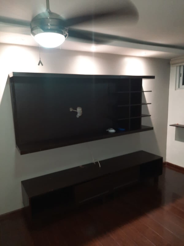 Living dining area with wooden floors, fan in house for sale Condado del Rey