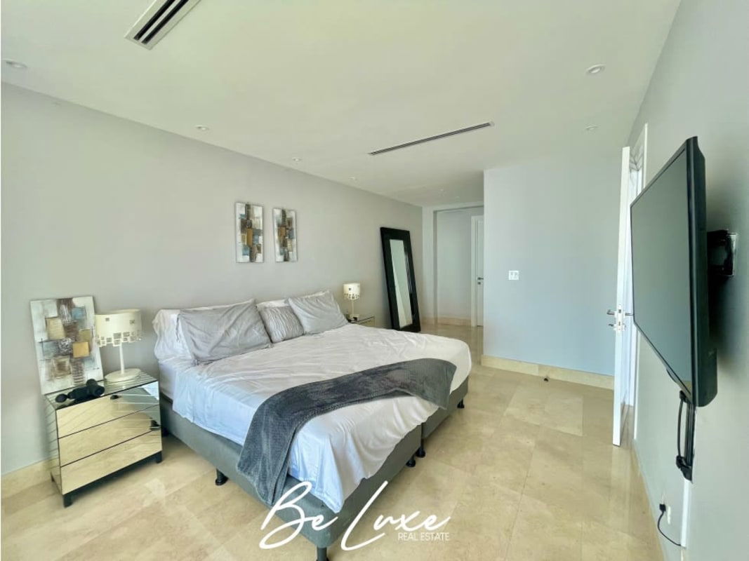 Ensuite master bathroom with marble double sinks and soaking tub PH Yoo Panama
