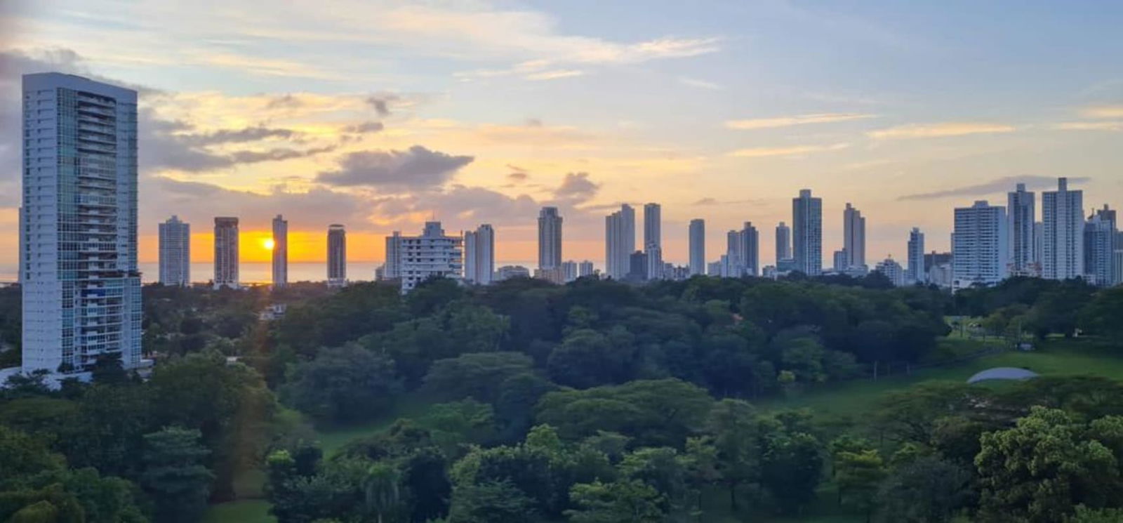 Modern lobby with reception in PH Carrasquilla Park View San Francisco Panama City