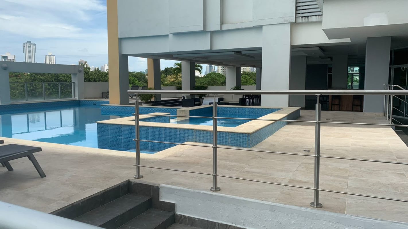 Rooftop terrace with swimming pool, jacuzzi, lounge chairs and panoramic city views PH Carrasquilla