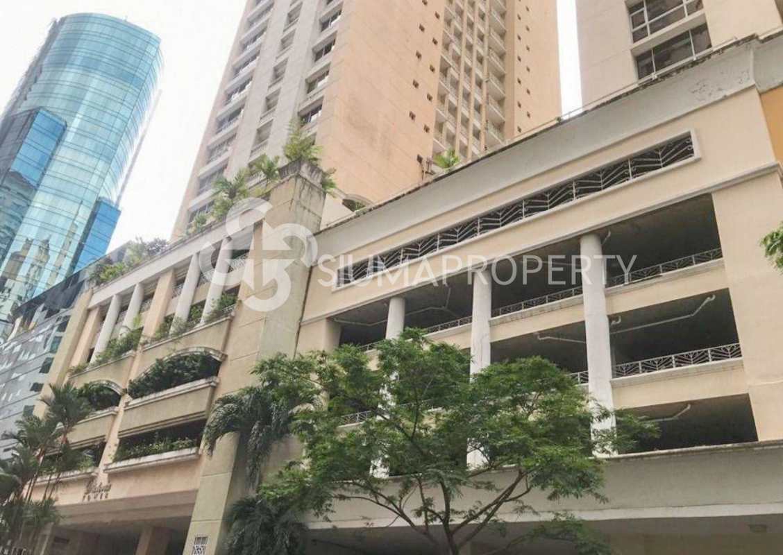 Multi-story residential tower with balconies and parking in PH Victoria Tower Obarrio