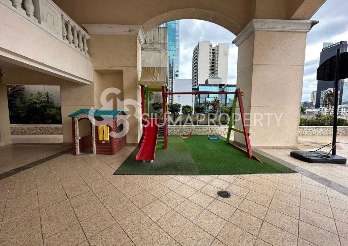 Amenities deck with pool, jacuzzi, kid’s play area and skyline view at PH Victoria Tower Obarrio