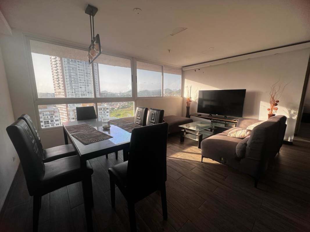 Bright living dining room with city view in PH Aviñón apartment Panama City
