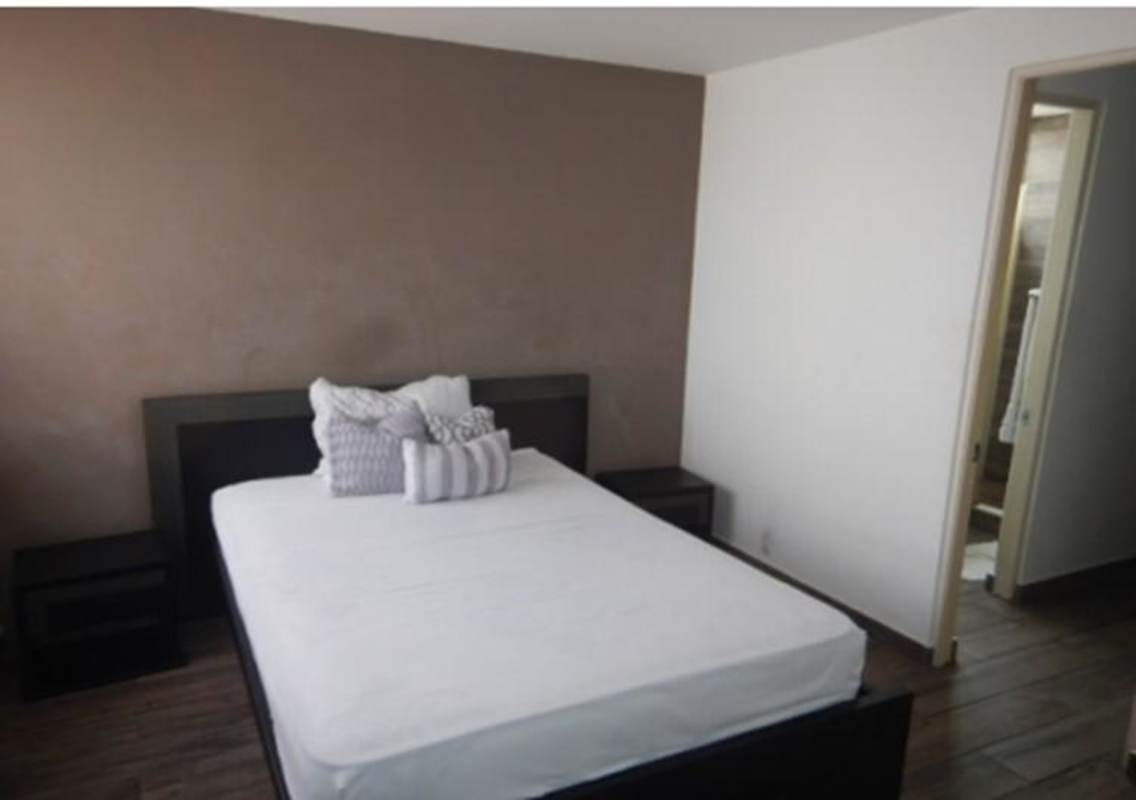 Updated kitchen with granite countertop and wood cabinets in PH Aviñón El Bosque Panama