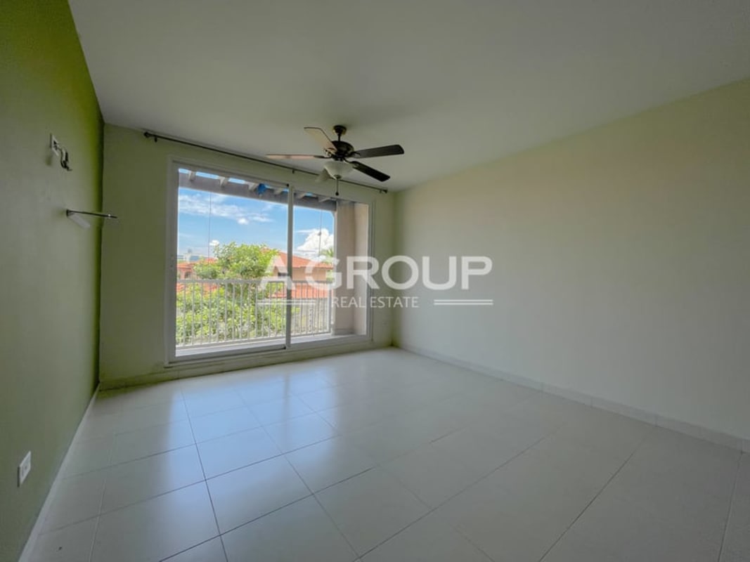 3BR Apartment with Balcony For Sale in Torres de Versalles Panama