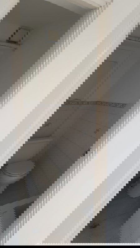 Interior office view with drywall divisions, ceramic flooring, split AC at PH Centro Empresarial