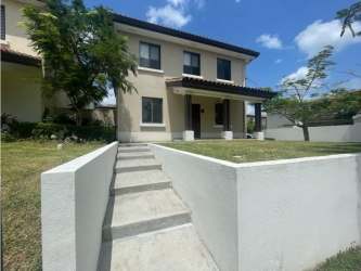Contemporary kitchen with granite countertop and inverter refrigerator in PH River Valley Panama Pacifico