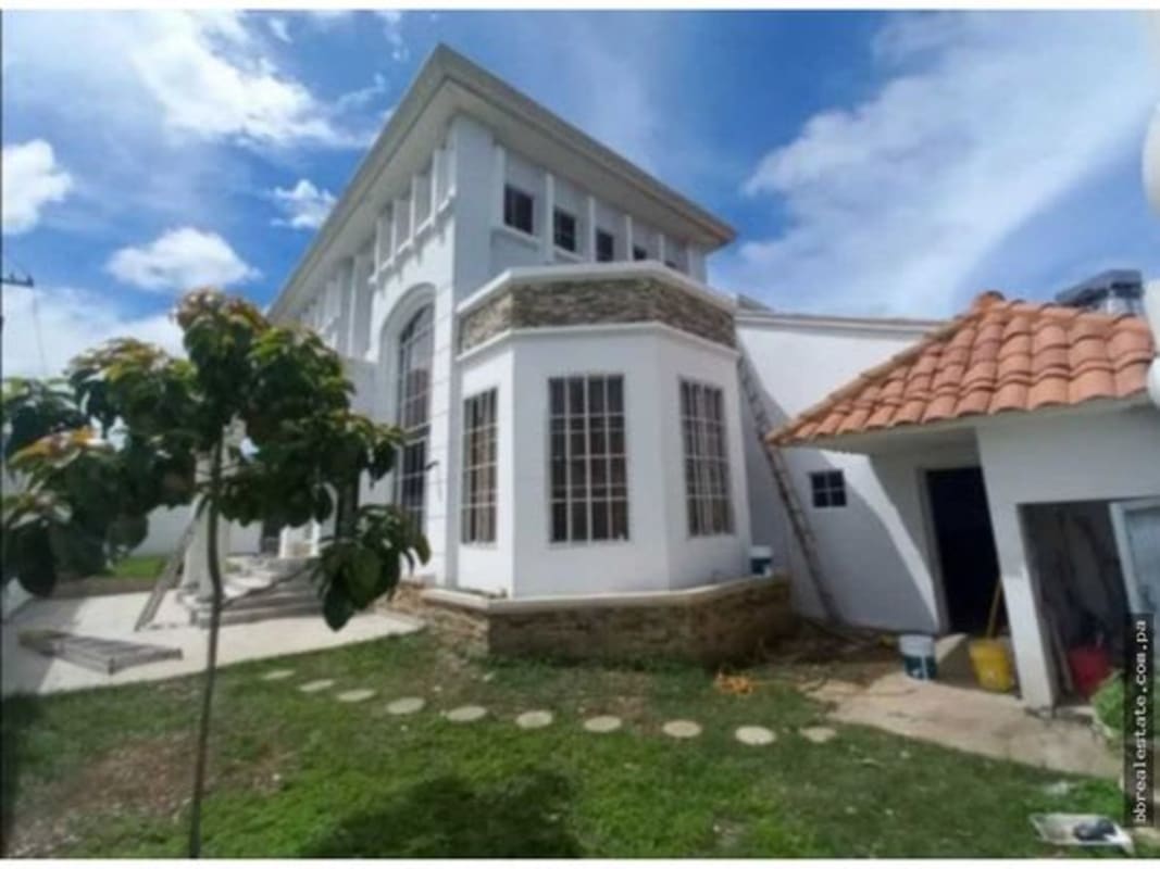 Spacious 4BR House with Terrace & Garden Altos del Golf Panama