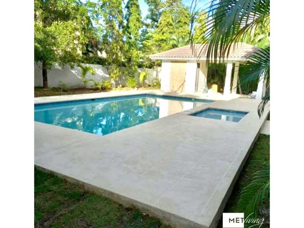 Luxury 5BR Villa with Pool & Garden in Toscana Costa del Este